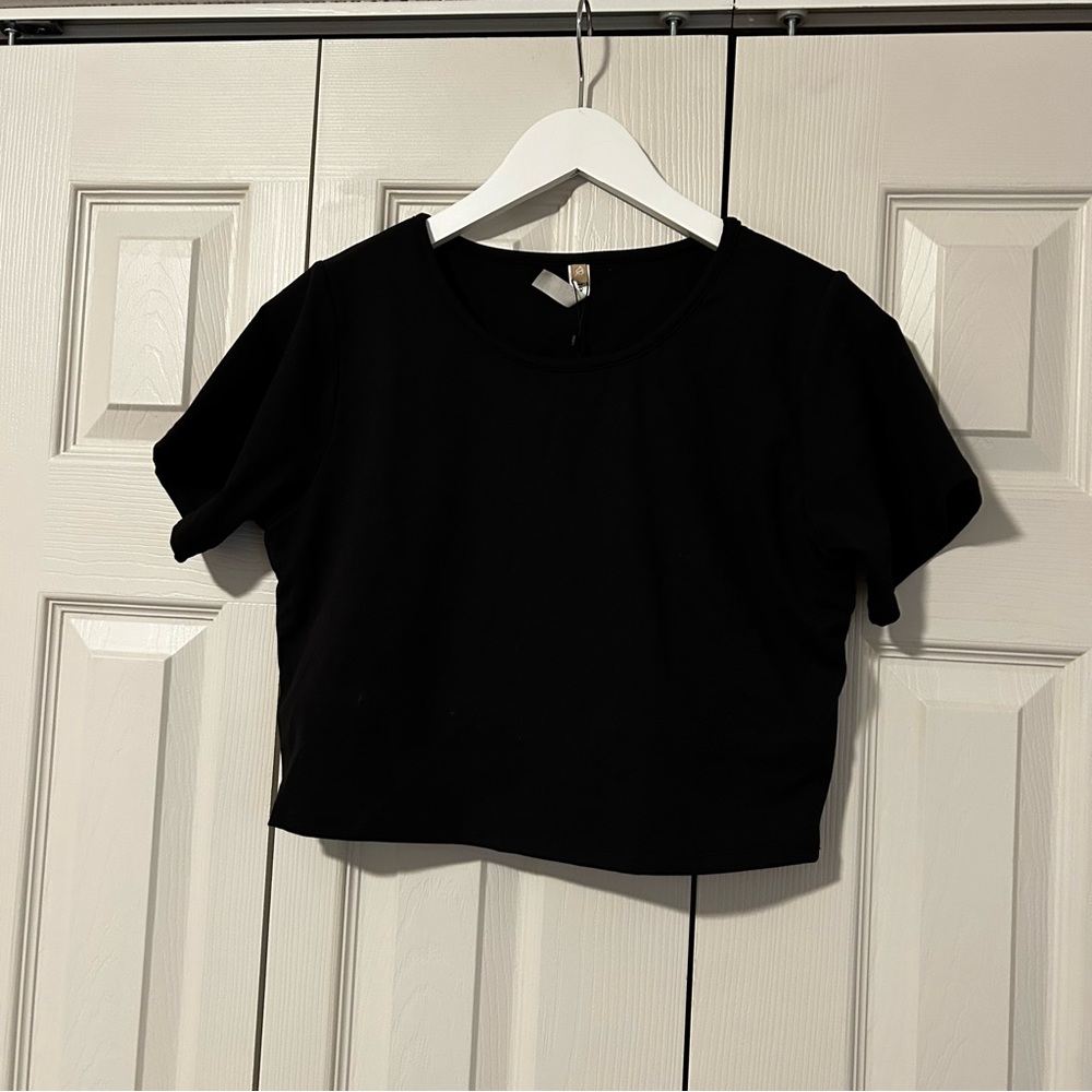 NWT Passion Fits Classic Black Cropped Top Built in Bra XXLARGE Athletic Summer